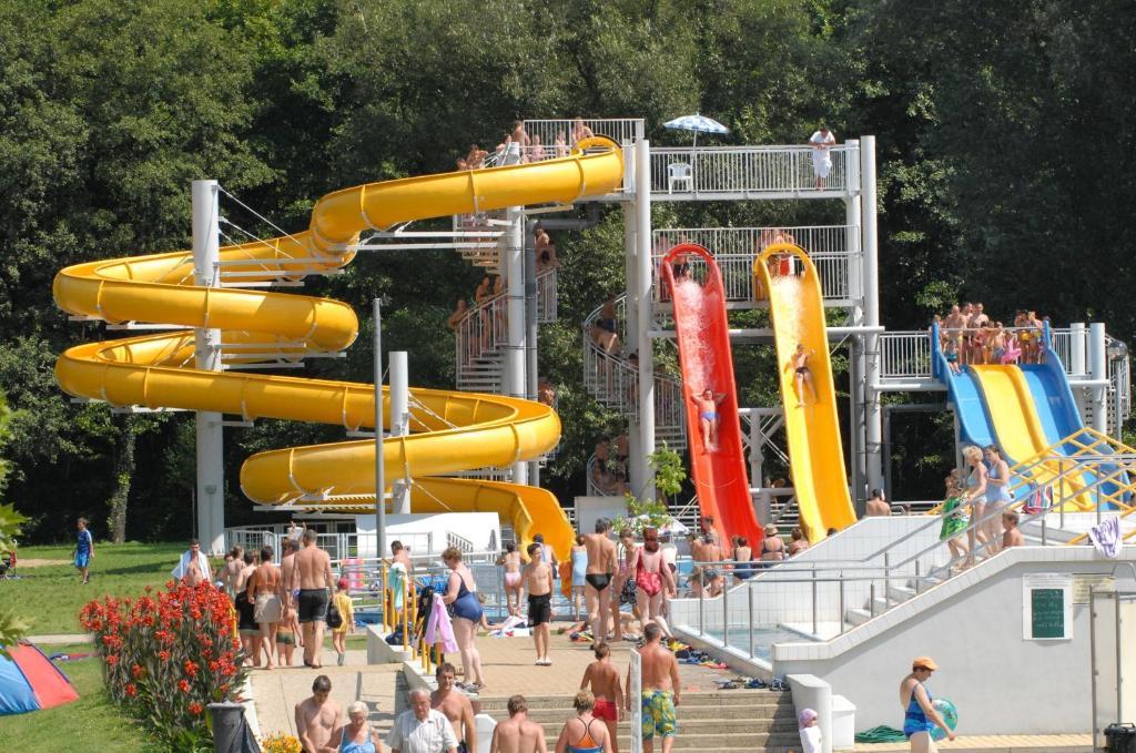 Club Mendan Aparthotel Zalakaros Bagian luar foto