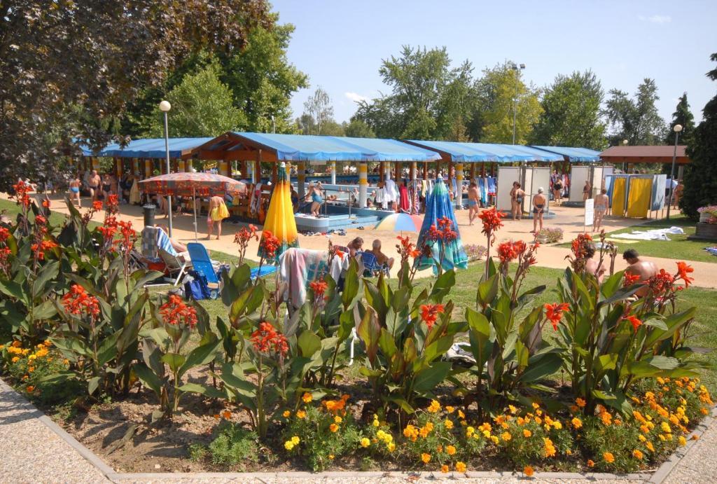 Club Mendan Aparthotel Zalakaros Bagian luar foto