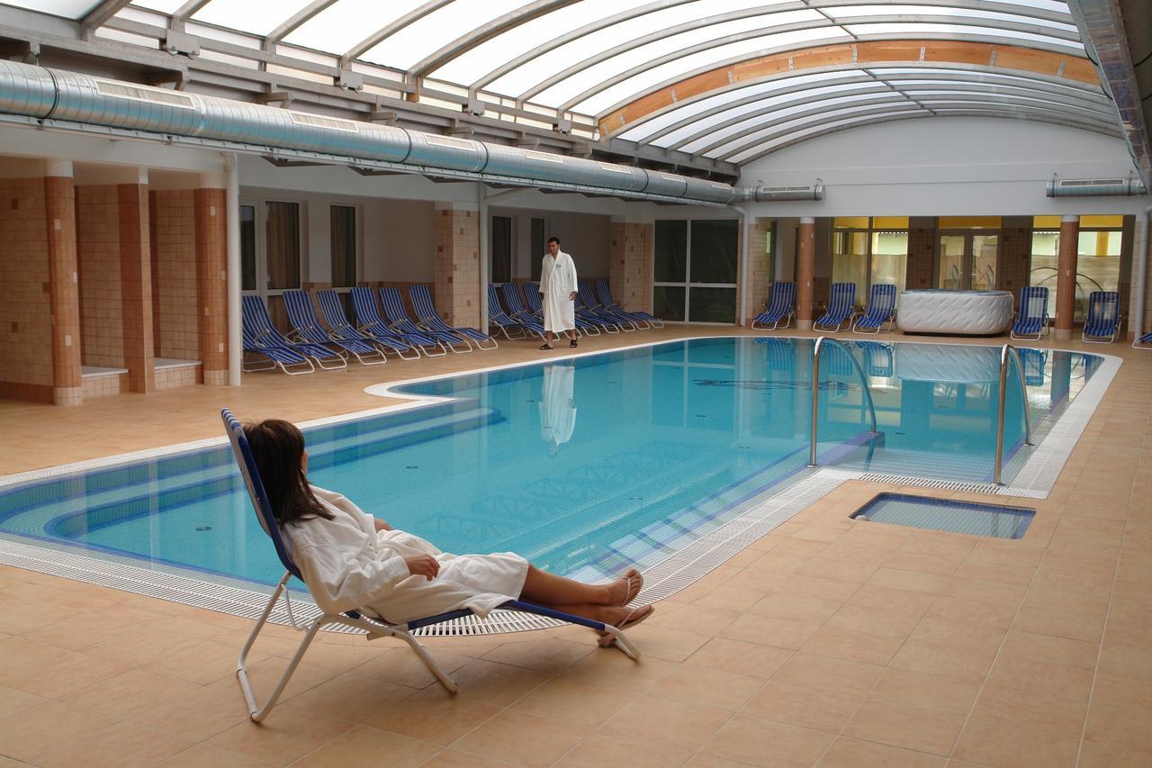 Club Mendan Aparthotel Zalakaros Bagian luar foto